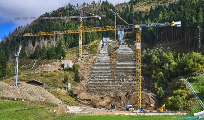 Liebherr buduje skocznie narciarskie
