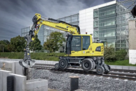 Nowy Liebherr do prac na kolei